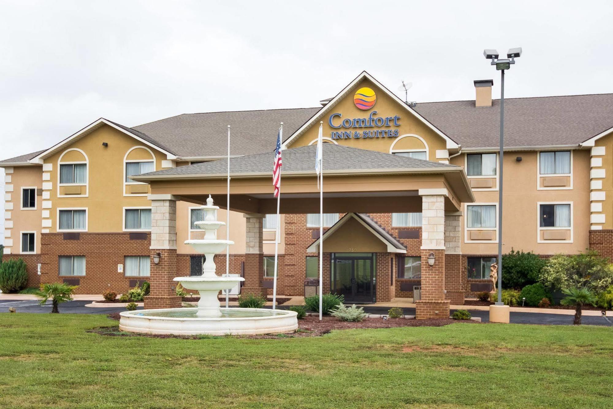 Comfort Inn & Suites South Hill I-85 Экстерьер фото